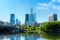 Vue aérienne de Paris avec la Tour Eiffel et ses bâtiments environnants, illustrant les solutions de service et d’efficacité énergétique pour les bâtiments.