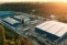 Vue aérienne d'un site industriel avec ses bâtiments de production et ses infrastructures
