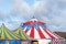 Chapiteaux de cirque à l'extérieur